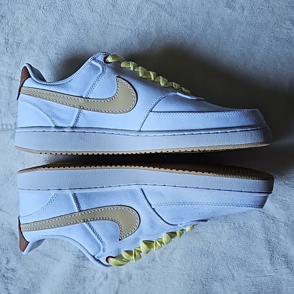 Nike - Picture 3 of 8